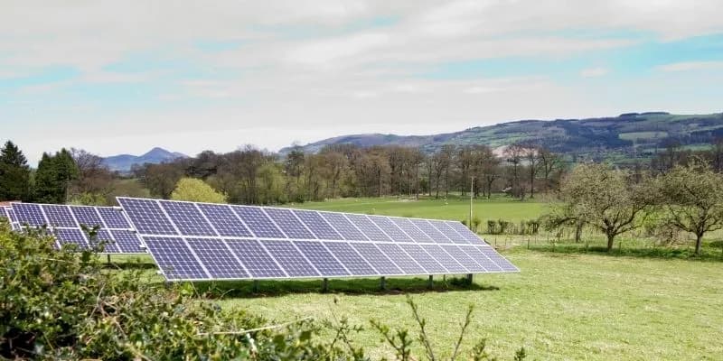 Panele słoneczne na działce: korzyści i wymagania instalacji