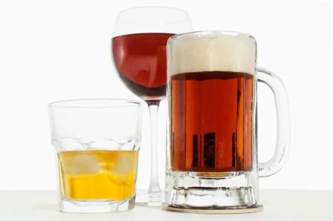Czy alkohol przewodzi prąd? Zaskakujące fakty o etanolu i wódce